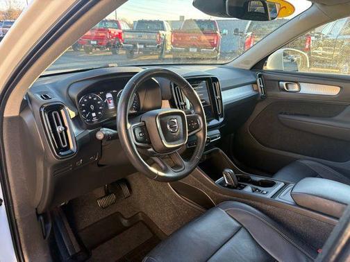 2021 Volvo XC40 T4 Momentum