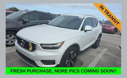 2021 Volvo XC40 T4 Momentum