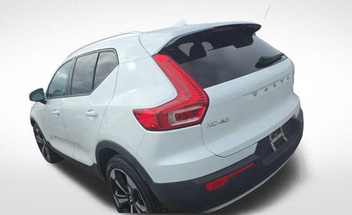 2021 Volvo XC40 T4 Momentum