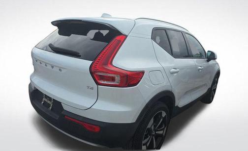 2021 Volvo XC40 T4 Momentum