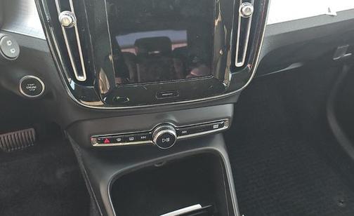 2021 Volvo XC40 T4 Momentum