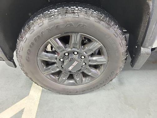 Summit White 2024 GMC Sierra 2500 AT4