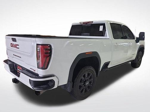 Summit White 2024 GMC Sierra 2500 AT4