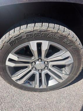 Iridium Metallic 2018 GMC Yukon Denali