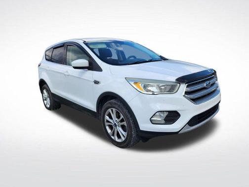 White Platinum Metallic Tri-Coat 2017 Ford Escape SE