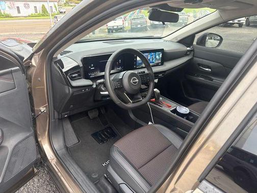 Canyon Bronze Metallic 2026 Nissan Kicks SR