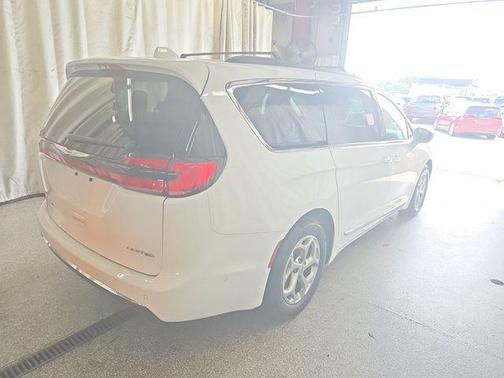 Bright White Clearcoat 2022 Chrysler Pacifica Limited