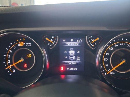 Granite Crystal Metallic Clearcoat 2023 Jeep Wrangler Willys