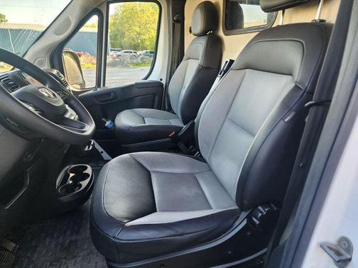 Bright White Clearcoat 2025 RAM ProMaster 2500 Tradesman