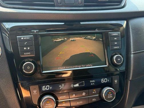 Pearl White Tricoat 2019 Nissan Rogue SV