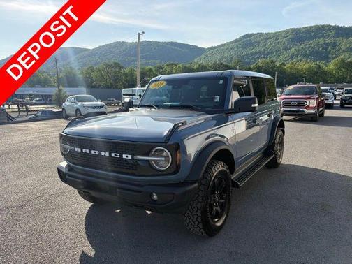 Azure Gray Metallic Tri-Coat 2025 Ford Bronco Outer Banks