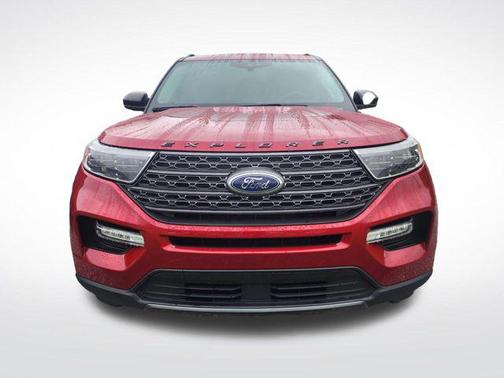 Rapid Red Metallic Tinted Clearcoat 2023 Ford Explorer XLT