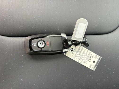 Shadow Black 2026 Ford Maverick Lobo Standard