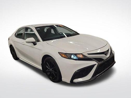 Ice Cap 2023 Toyota Camry SE