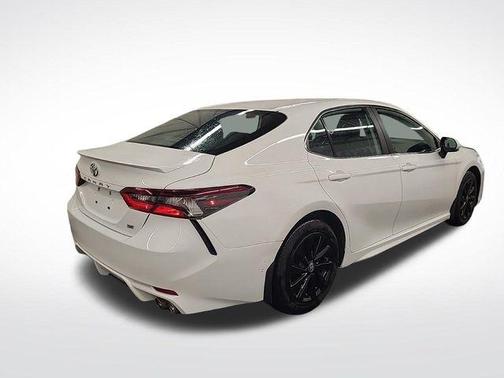 Ice Cap 2023 Toyota Camry SE