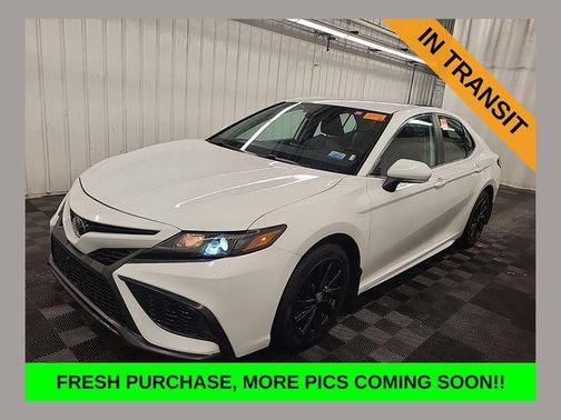Ice Cap 2023 Toyota Camry SE