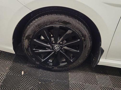 Ice Cap 2023 Toyota Camry SE
