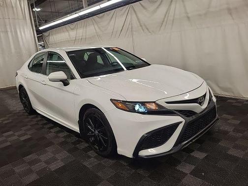 Ice Cap 2023 Toyota Camry SE