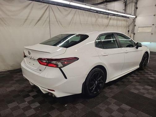 Ice Cap 2023 Toyota Camry SE