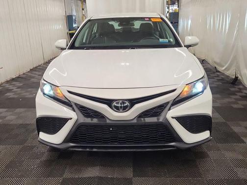 Ice Cap 2023 Toyota Camry SE