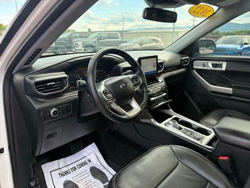 Star White Metallic Tri-Coat 2022 Ford Explorer Limited