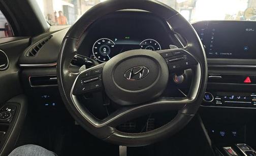 Shimmering Silver Pearl 2022 Hyundai SONATA SEL Plus