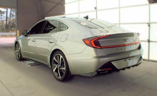 Shimmering Silver Pearl 2022 Hyundai SONATA SEL Plus