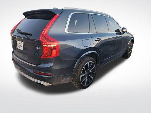 2020 Volvo XC90 T6 Momentum