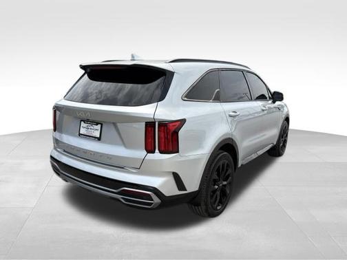Sparkling Silver 2022 Kia Sorento SX