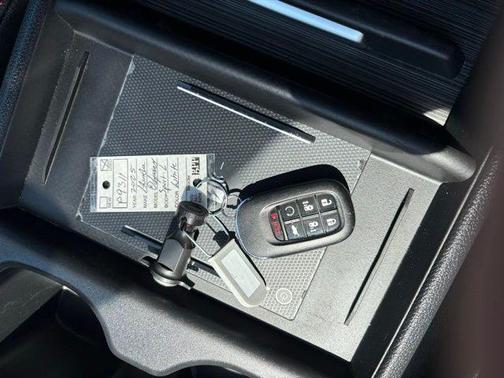 Platinum White Pearl 2025 Honda Odyssey Sport-L