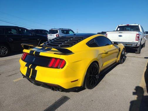 2016 Ford Shelby GT350 Base