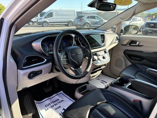 Bright White Clearcoat 2023 Chrysler Pacifica Touring L