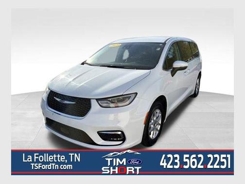 Bright White Clearcoat 2023 Chrysler Pacifica Touring L