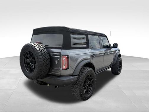 Carbonized Gray Metallic 2021 Ford Bronco Badlands