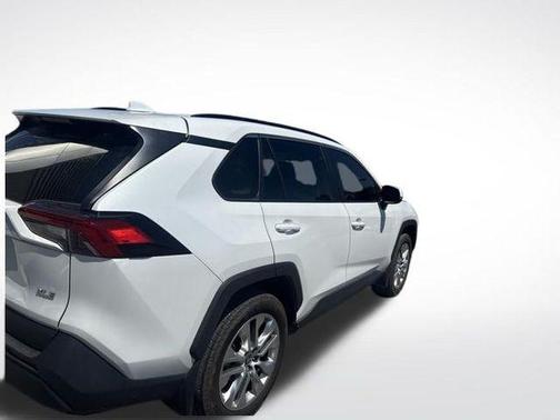Pearl 2025 Toyota RAV4 XLE Premium