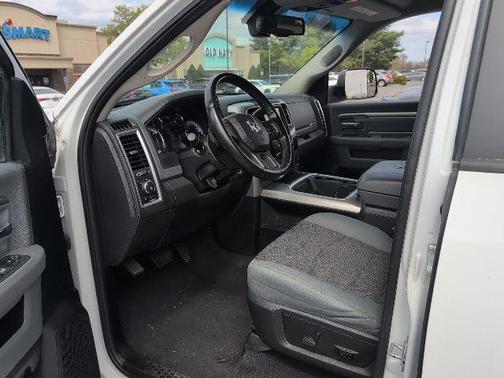 Bright White Clearcoat 2017 RAM 3500 Big Horn Mega Cab 4x4 6'4' Box