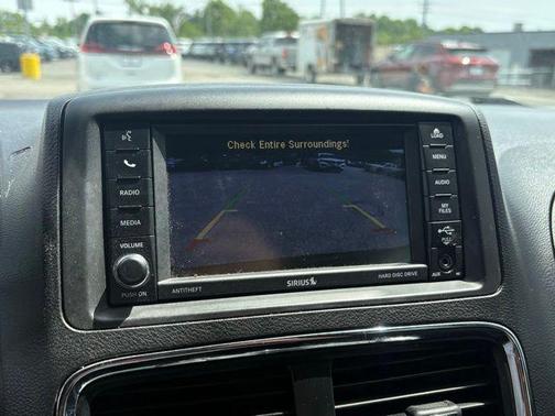 Brilliant Black Crystal Pearlcoat 2020 Dodge Grand Caravan SE