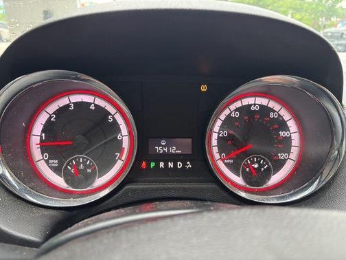 Brilliant Black Crystal Pearlcoat 2020 Dodge Grand Caravan SE