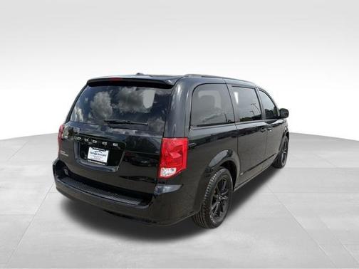 Brilliant Black Crystal Pearlcoat 2020 Dodge Grand Caravan SE