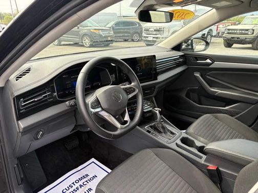 Deep Black Pearl 2025 Volkswagen Jetta 1.5T S