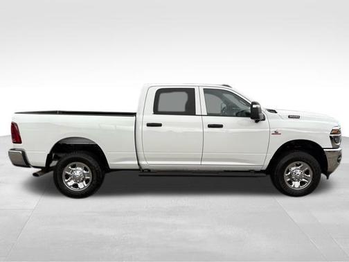 Bright White Clearcoat 2025 RAM 3500 Tradesman Crew Cab 4x4 6'4' Box