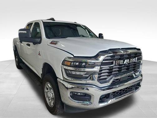 2025 RAM 3500 Tradesman Crew Cab 4x4 6'4' Box