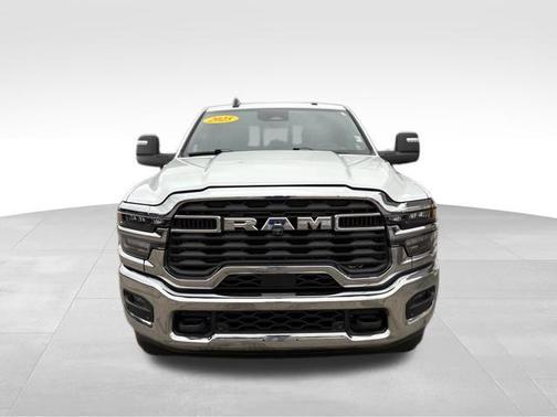 Bright White Clearcoat 2025 RAM 3500 Tradesman Crew Cab 4x4 6'4' Box
