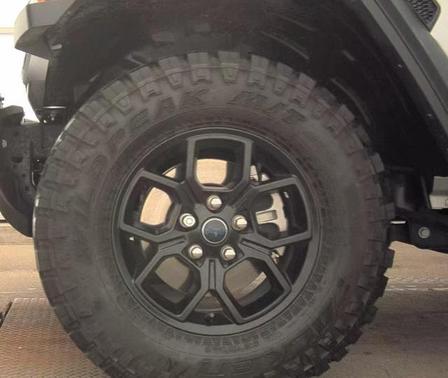 Silver Zynith Clearcoat 2024 Jeep Wrangler 4xe Willys