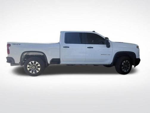 Summit White 2024 Chevrolet Silverado 2500 Custom