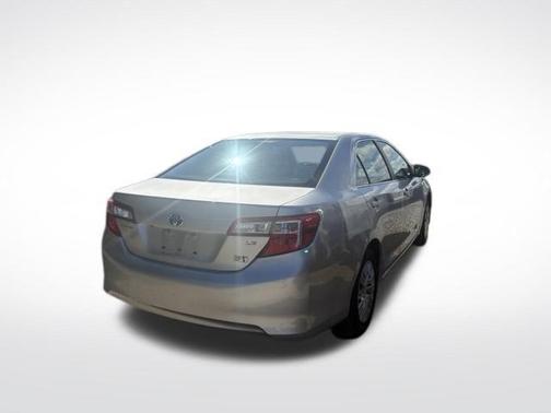 Classic Silver Metallic 2014 Toyota Camry Hybrid LE