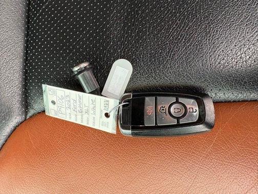 Oxford White 2023 Ford Explorer XLT