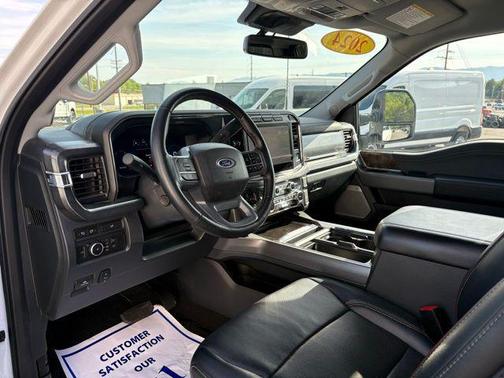 Oxford White 2024 Ford F-250 Lariat