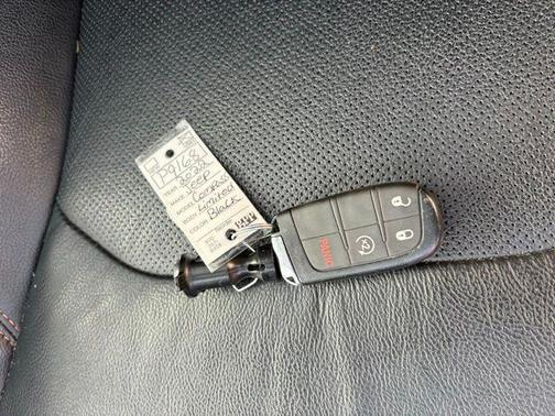 Diamond Black Crystal Pearlcoat 2022 Jeep Compass Limited