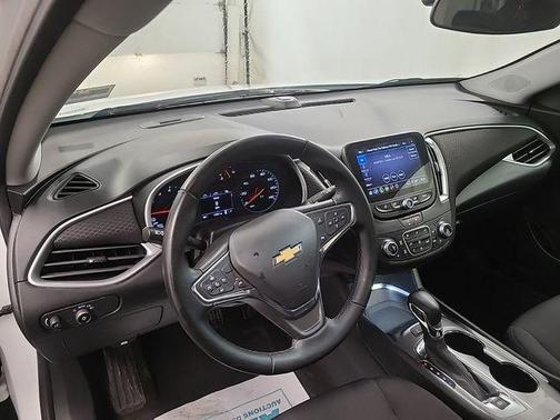 Summit White 2024 Chevrolet Malibu 1LT